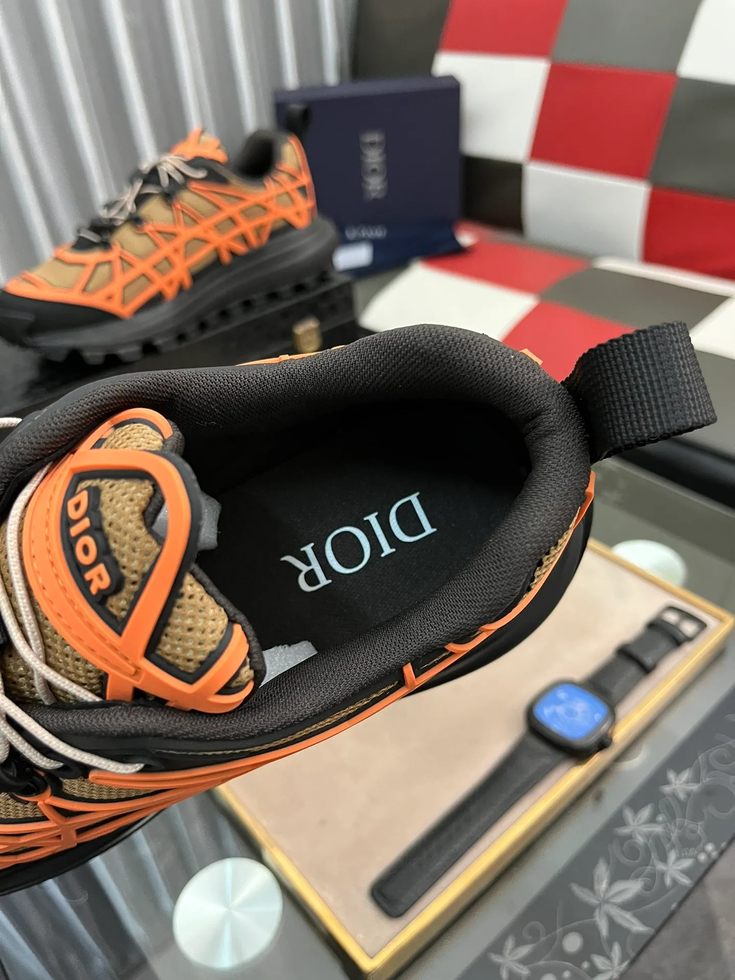 Ex-factory price 520⌚️⌚️B31 RUNNER sports shoes highlight the fashionable silhouette and are decorated with curved cannage pattern. They reinterpret the classic pattern in a structural style and enrich the Dior 2023 summer men's wear series. Meticulously crafted using the advanced craftsmanship of hiking shoes, it blends outdoor culture with Dior heritage. Code number 38-445⃣️Color optional